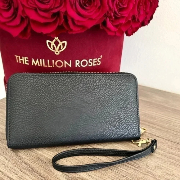 NWT Large Wallet for woman zip around wristlet black/gold - Picture 1 of 8
